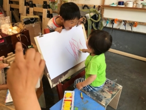 小学生 絵画教室 絵を描く子ども