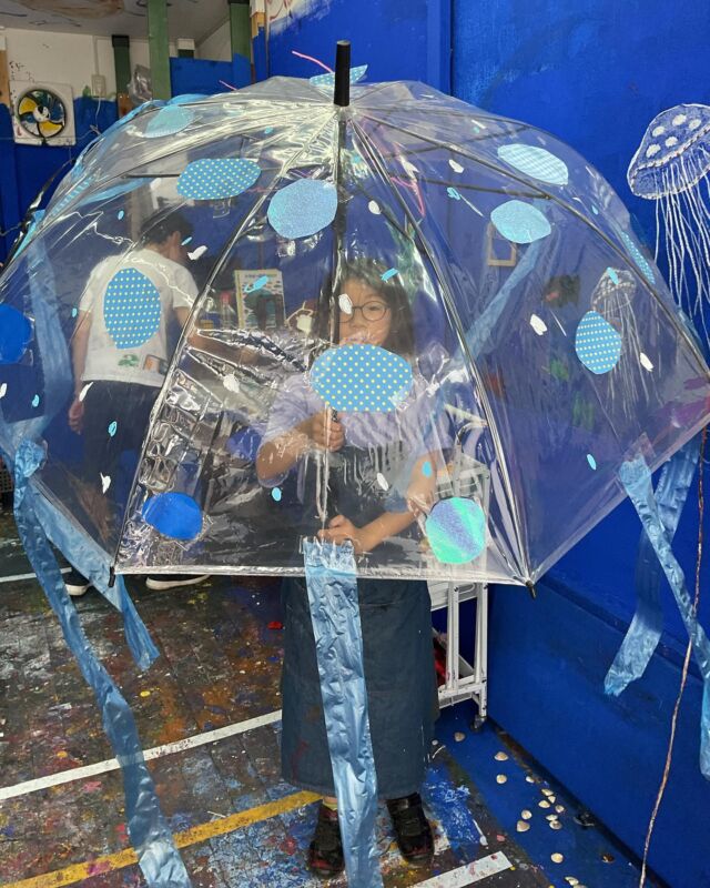 『海の世界をつくろう！』

ご参加いただいた皆さま、誠にありがとうございました😆😍

海の世界に大変身！！した要町スタジオで、皆さん思い思いに海にまつわるものを作ったり、たくさん描いてくれました🪼🏝️🐡

今後の企画、またスタジオの更なる展開にもご期待ください🥼🎨🐠

#芸大生がプロデュースする 
#アートスクール
#海
#クリエイティブ #教室 #美術教室 #絵画教室 #アート #工作 #絵画 #お絵かき #造形教室 #練馬区 #大泉学園 #新座 #和光 #石神井公園 #練馬 #要町 #椎名町 #豊島区 #ペイント #幼児 #小学生 #子ども #中学生 #高校生 #大人 #スタジオパパパ #東京芸術大学