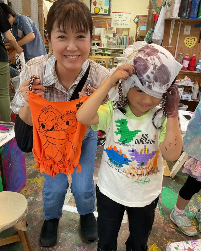 スタジオパパパ富士見台教室ワークショップ
Ｔシャツdeバッグを作っちゃおう！

午前幼児の部
親子で楽しく制作していただきました♪ご参加ありがとうございました😊
大好きだったＴシャツが生まれ変わったね⭐️
初めてのおつかいデビューも近いかな‼️

#スタジオパパパ　#スタジオパパパ富士見台教室
#ワークショップ　#美術教室　#絵画教室　#富士見台